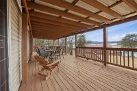 The Lake House     Lake front/Private Dock/ Sleeps 12