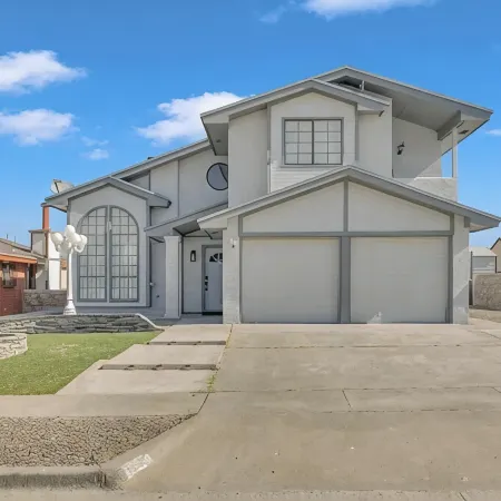 3-bedroom Modern House, recently renovated and upgraded with smart lighting