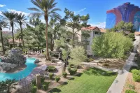 Budget-Friendly 2BR/2BA Near Vegas Strip Free Parking, Pool, WiFi, No Resort Fee - อพาร์ทเม้นท์