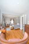 4-bedroom house in historic Berkeley Springs with AC, WiFi & Hot Tub Hotel a 