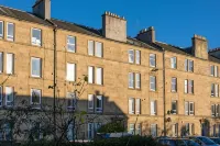The Westfield, comfortable 2 bedroom apartment that sleeps 4 Hotels in Slateford