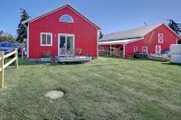 Stay at the Ranch! Bunkhouse is in the heart of Camano Island.