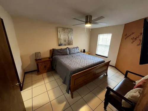 Superb 3-bedroom house with AC in McAllen. Diana's Pool House - บังกะโล