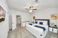 Stylish 3 Bedroom Oasis Near Katy Mills - 4-Star