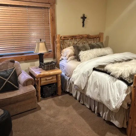 Mammoth Luxury Home 4K SF Walk to Chair 15 Theater Room Spa On Sierra Star Golf