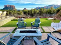 Hiker's Paradise with infinity pool and trail access from backyard