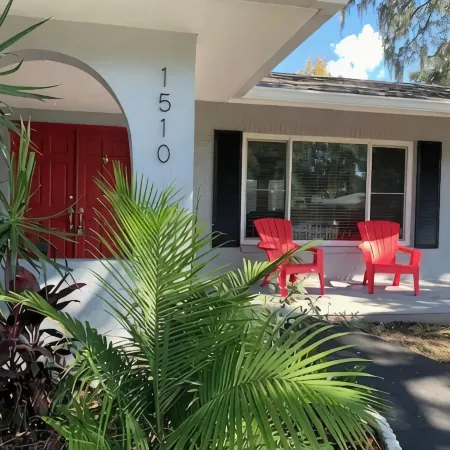 14 Guests · Large HEATED Pool · Tropical Backyard+BBQ · GYM · Beach: 3 miles