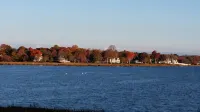 Direct Waterfront -Charming 3-BR house with AC, fitness room in Old Saybrook - Kitchens
