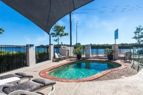 River Sands Apartments - parking