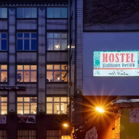 Ballhaus Berlin Hostel Отели рядом с достопримечательностью «Берлинская стена»
