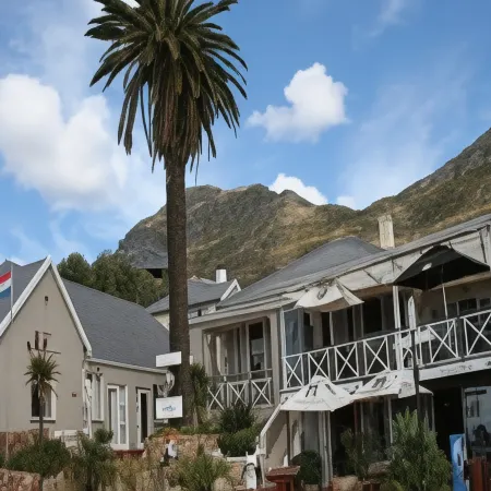 Boulders Beach Hotel, Cafe and Curio Shop Отели рядом с достопримечательностью «Пляж Сифорт»
