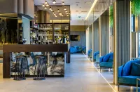 โรงแรมมารินุสท์ บีช - ที่มีบาร์
