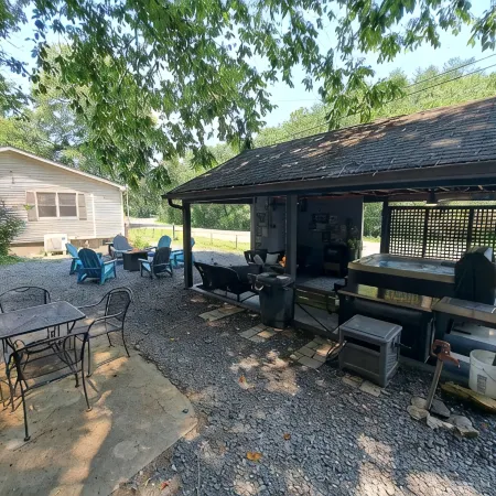 3 BR house with hot tub near Lexington and surrounding attractions!