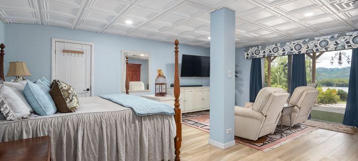 Peaceful Mountain Retreat, Close to Everything, Hot Tub & EV Charger! Hotels in Clay County