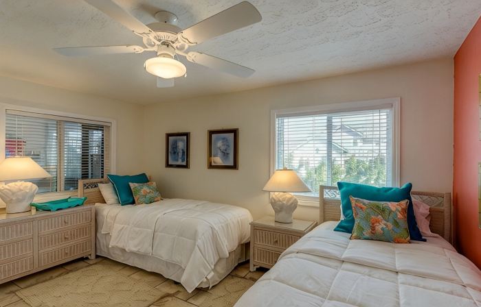 End Unit Oceanfront Condo 2 Min to Beach 1.5 if You Run That View Though!!!