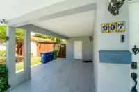 Grey Manor – Spacious 3Br/2BA Hallandale Home, Heated Pool & Smart Amenities - Wifi