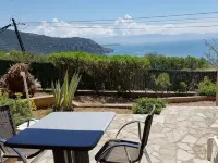 Nice studio, spacious, air-conditioned, near village, sea view in small residence. Hotels in Cargese