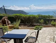 Nice studio, spacious, air-conditioned, near village, sea view in small residence.
