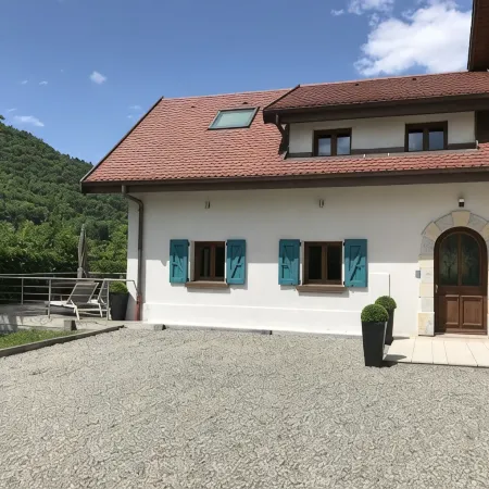 Villa 200 m from Lake Annecy with terrace and parking