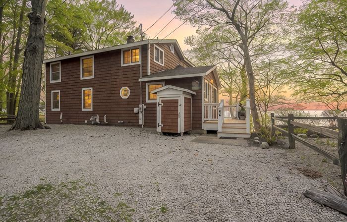 Spectacular Lake Michigan Views/Beach Access from Douglas Lakeshore Beach House
