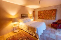 Peaceful family/group home with private attached treehouse - Homestays