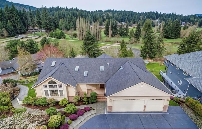 Pinnacle Perch, 5 Min Walk to Lake Whatcom. Golf, Pool, Trails, Biking and View