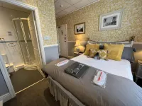 Raffles Hotel Hotels near Central Beach