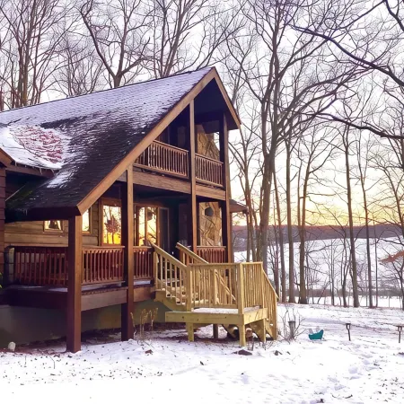 Dog Friendly Cabin in the Woods, Hot Tub & Firepit