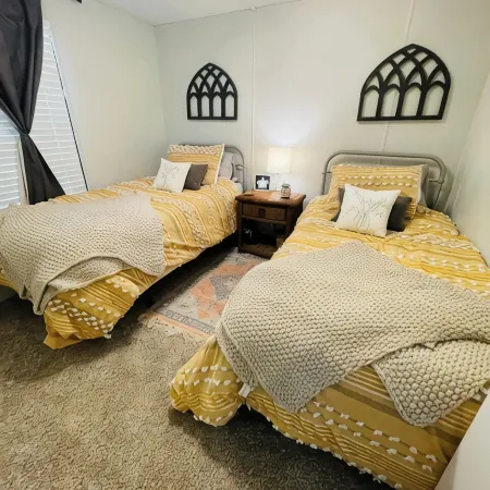 No Pets/Non Smoking 3-Bedroom Home in Counce with WiFi, AC