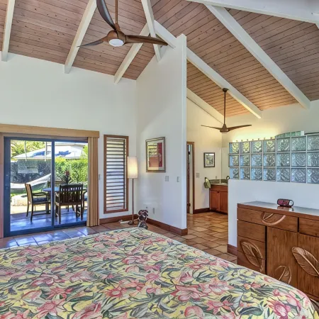 4 BDR, 3 BR, A/C, walk to beaches, restaurants and The Grand Hyatt