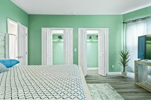Beautiful fully remodeled 1 bd apt w King size bd - 3-Star