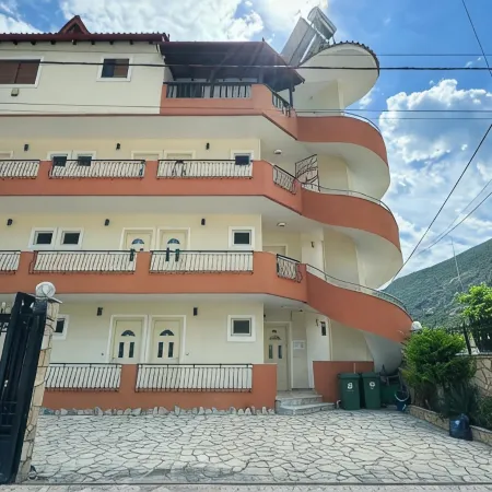 Friends House - Borsh Hotel