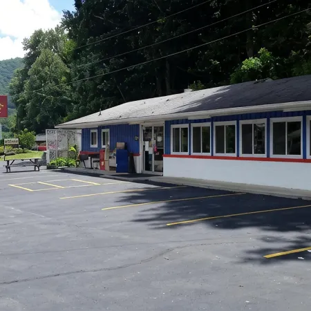 A Holiday Motel - Maggie Valley