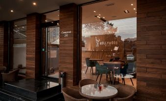 Hollywood De Luxe Hotel