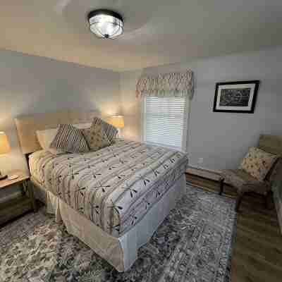 Newly renovated 3 bedroom, 2 bath bungalow, just steps to downtown BBH. Rooms