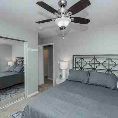 Discounted 5-Star 3 Bedroom Duplex 5 Minutes to Mayo Clinic! Rooms