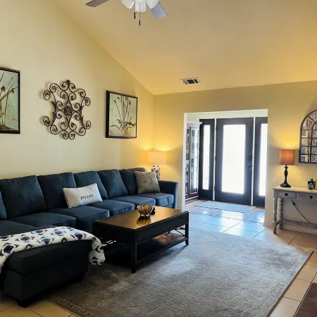 The Retreat - Entire Residential Home! Отели в г. Дафни