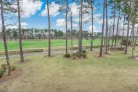 Golf Course View Condo with Pool - Wifi