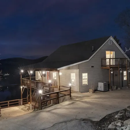 Lakefront Access with Tiki Bar, Hot Tub, Kayaks, and Stand Up Paddleboards