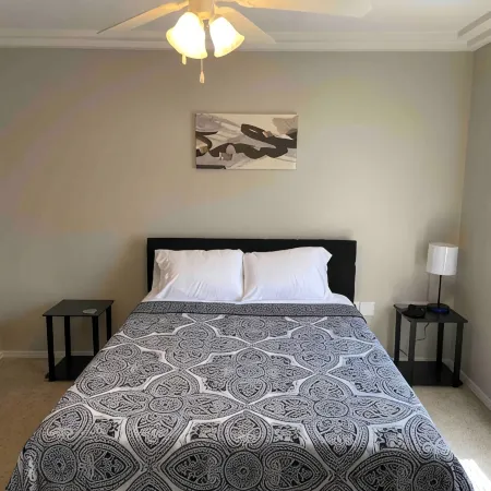 Lovely 2 bedroom w/ 2 bathroom cozy & clean rental