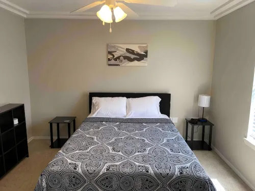 Lovely 2 bedroom w/ 2 bathroom cozy & clean rental