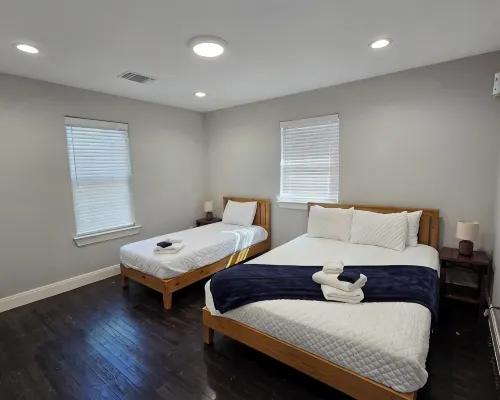 Bluebonnet Cottage Duplex in Downtown Denison--Perfect Blend of Charm & Comfort Ξενοδοχεία στην πόλη Denison