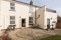 Fabulous 3 Bed Apartment with Private Courtyard - 4-Star