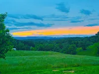 Luxury Home w/private Pool, Mt Views, 85” Roku Movie Room, Arcade, & King Bed!