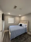Cozy Home, fully fenced  with huge back yard - 2-نجوم
