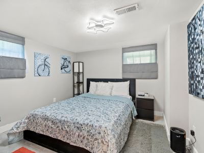 Gorgeous basement apt. w/chef kitchen, SPA bath, movie theater, hot tub & sauna