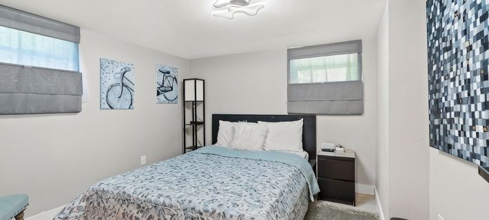 Gorgeous basement apt. w/chef kitchen, SPA bath, movie theater, hot tub & sauna 塔克維拉酒店