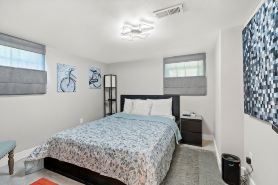 Gorgeous basement apt. w/chef kitchen, SPA bath, movie theater, hot tub & sauna