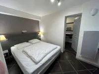 Apartment with enclosed garden and private parking in quiet city center location - Apartments