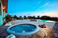 Vista Verde Roatan - Spacious Private Beachfront Villa-Snorkel, Dive, Relax! -  Ferienhäuser